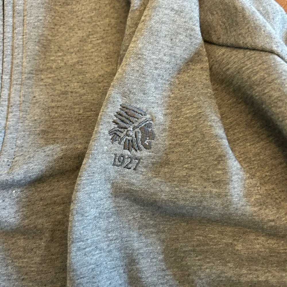 Travis Mathew 1/4 Zip Pullover Gray Sweatshirt with wide pockets XL